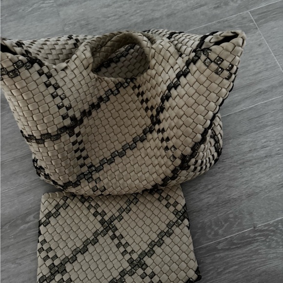 Elegant Woven Tote Bag - Black and Tan - Picture 6 of 6